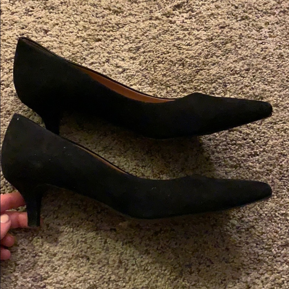 Black kitten heels